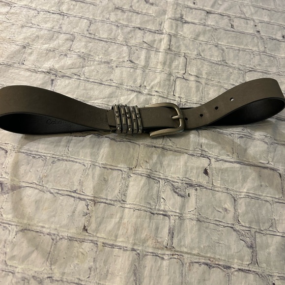 CALVIN KLEIN JEANS VEGAN LEATHER GREY WITH METALLIC SHINE SILVER BUCKLE SIZE S - Picture 5 of 11